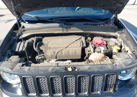 2021 Jeep Renegade Latitude Fwd z USA, uszkodzony, nr VIN ZACNJCBB4MPM66403